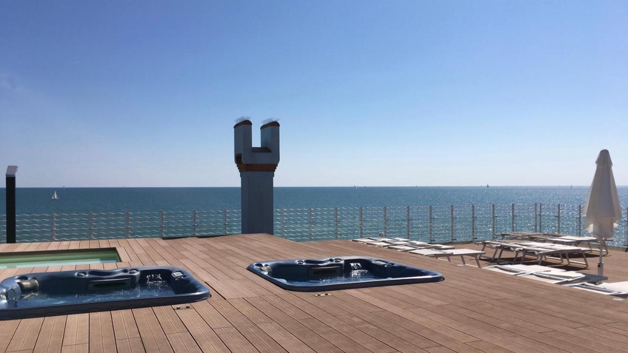 Ca Dell'Angelo - Caorle Aparthotel Екстериор снимка