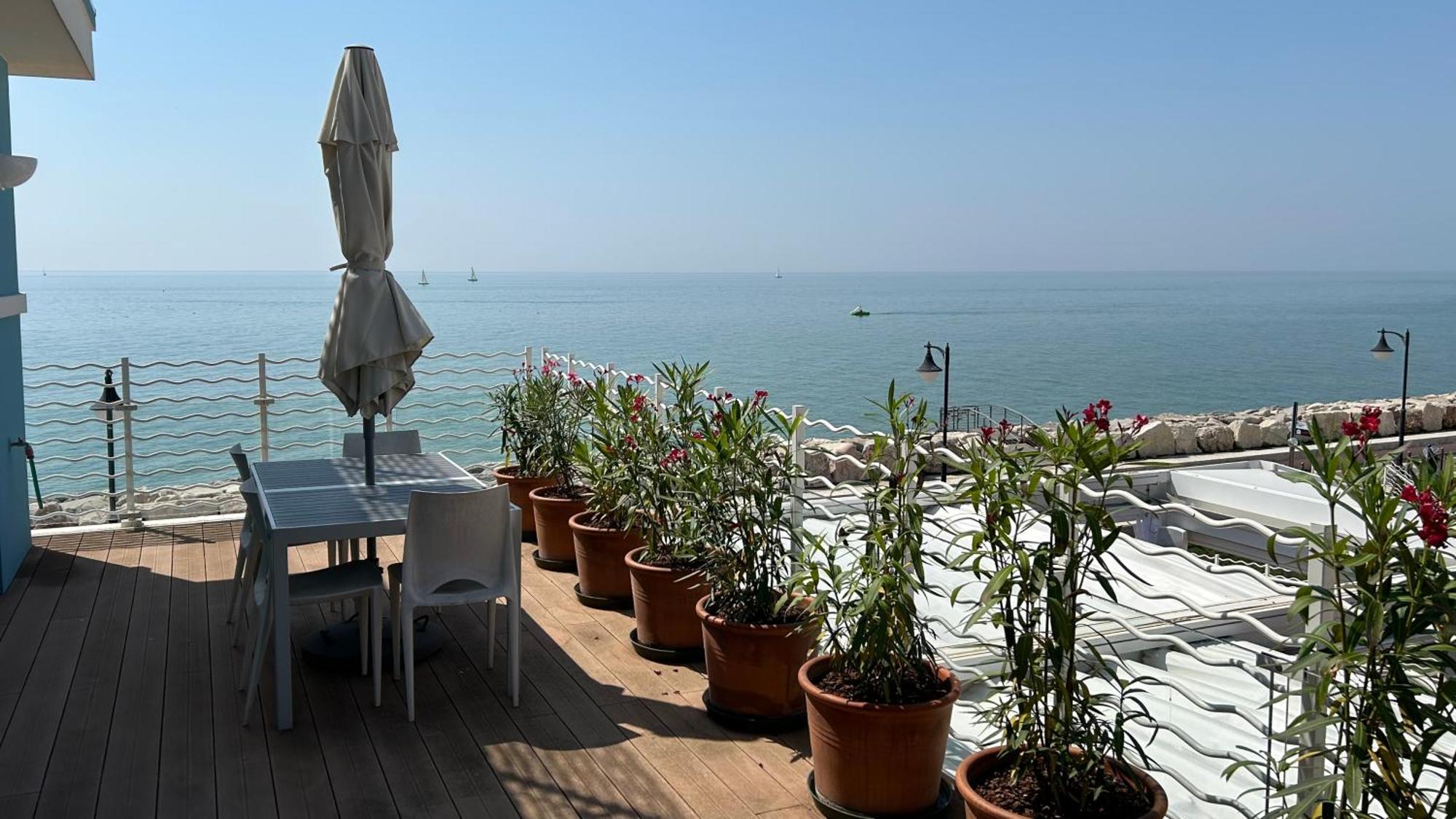 Ca Dell'Angelo - Caorle Aparthotel Екстериор снимка